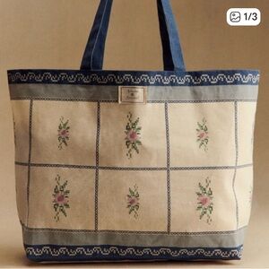 SÉZANE X Baziszt Limited Edition Tote Bag 
Embroidered Print